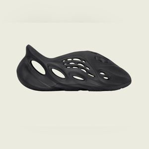 Yeezy - Onyx YZY Foam RNR - Size 6 - NWT
